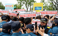 ‘日 대사관 진입 시도’ 대학생 16명 체포…“오염수 방류 규탄”