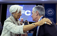ECB 총재, 인플레 목표 2% 고수 강조…“게임 중 규칙 바꾸면 안돼”