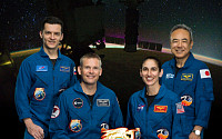 스페이스X 우주선, 국제우주정거장 도킹 성공…6개월 임무 시작