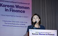 [포토] 행사 요약하는 조경선 (사)여성금융인네트워크 운영위원회 대표