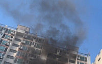 부산 아파트서 화재, 베란다로 피한 일가족 참변…2명 사망ㆍ1명 부상