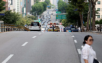 [포토] '땅꺼짐으로 통제된 강남 도로'