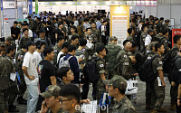 [포토] 국군장병으로 붐비는 '2023년 후반기 국군장병 취업박람회'