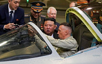 김정은, 러 첨단 전투기 시험비행 참관...러 “북한과 항공기 제조 협력”