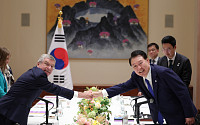 尹, IOC 위원장 접견…'강원 동계 청소년올림픽' 지지 당부