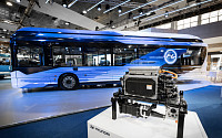 현대차, 伊 이베코그룹과 만든 수소전기 시내버스 'E-WAY H2' 공개