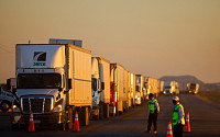 미국 텍사스, 접경 지역 검문 강화에 1만9000대 트럭 멈춰 서