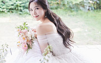 '에이핑크' 출신 홍유경, 10월의 신부 된다…결혼 발표에 정은지도 축하