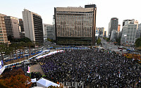 [포토] '이태원 참사 1주기' 서울광장 가득 채운 유가족들과 시민들