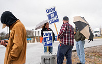 美 빅3, UAW 파업 참가 노조원에 하루 100달러씩 지급