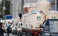 수확기 쌀값 불안…정부 &quot;쌀 공매 중단하고 공공비축미 12만 톤 인수&quot;
