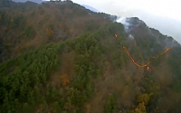 강원 양구 산불 이틀 째…일출 동시 헬기 6대 투입