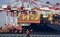 중국, 10월 수출 석 달째 감소…무역 흑자 30.8% 급감