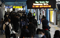 ‘경고파업’ 서울 지하철, 일부 지연에 시민 ‘발 동동’…노사 협상 재개될까