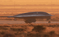 미국 전략 핵폭격기 'B-21' 첫 비행…무인 조종도 가능해