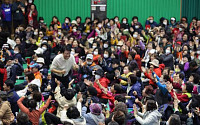 ‘4200명 회원 운집’…장제원 세 과시한 여원산악회 모임