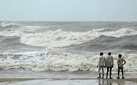 인도 남동부서 사이클론 접근…폭우로 최소 6명 사망
