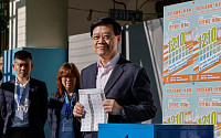 홍콩, 오늘 ‘민주 진영’ 배제된 구의원 선거 …투표율 저조