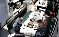 훠궈 먹는데 머리 위로 ‘툭’ 떨어진 쥐…중국 또 식품 위생 논란