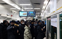 김포골드라인 김포공항 승강장서 20대 승객 쓰러져