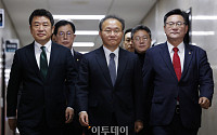 [포토] 국민의힘 제10차 전국위원회, 참석하는 의원들