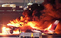 일본 하네다 공항서 항공기 충돌 사고…&quot;379명 탈출·5명 사망&quot;