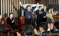 박지원, 민주 원내대표 선출 “6월 전대 공정하게 치를 것”(상보)