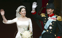 ‘신데렐라’ 왕비 탄생…덴마크 새 국왕의 러브스토리