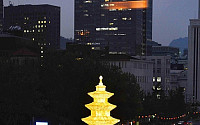 [포토]시청앞 광장 밝힌 부처님 오신날 봉축 점등식
