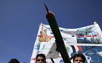 후티 반군, 미 군용기까지 노려…미군 “일촉즉발 상황서 대공 미사일 파괴”