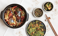 담백한 맛, 쫀득한 식감의 조화 간고등어찜과 꼬막전