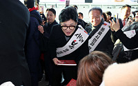 [포토] 서울역에서 귀성 인사하는 한동훈 비대위원장