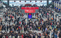 중국, 10일 8일간의 춘제 연휴 시작…90억 명 대이동 전망