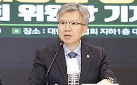 [포토] 기자회견하는 김택우 대한의사협회 비상대책위원회 위원장 겸 투쟁위원장
