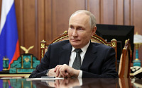 푸틴, 서방에 섬뜩한 경고 “러시아 핵전쟁 준비 돼 있다”