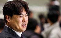 류현진, 한화 스프링캠프로…“목표? 한국시리즈 우승뿐”