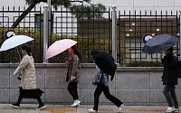 [내일 날씨] “출근길 우산 챙기세요”…전국 흐리고 남부 눈·비