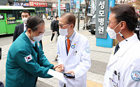 [포토] 한덕수 총리, 명지성모병원 방문 의료진 격려