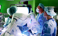 두산로보틱스, 담낭 절제 수술에 협동로봇 투입…“수술 성공적”
