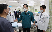 韓총리, 마산의료원서 비상진료 점검…&quot;탄탄한 지역완결형 의료체계 구축&quot;