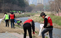 롯데마트·슈퍼, ‘세계 물의 날’ 맞아 하천 정화 활동 펼쳐