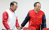 [포토] 선대위 회의 참석한 민생경제특위 위원장 유일호·추경호
