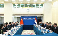 중국·네덜란드 상무장관들, 반도체 장비 수출 통제 놓고 이견