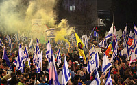 이스라엘, 전쟁 발발 후 최대 규모 반정부 시위…의회 앞 10만 명 모여