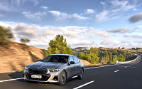 BMW 뉴 5시리즈, 월드 카 어워즈서 ‘2024 월드 럭셔리 카’로 선정