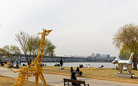 ‘윤영달의 조각 사랑’ 크라운해태, 세 번째 한강공원 순회 전시회