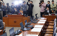 정무위, 가맹사업법·민주유공자법 본회의 직회부 '의결'…여당 불참 [포토]