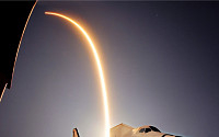 첫 민간 우주선 도킹 성공…사흘만에 '감격'