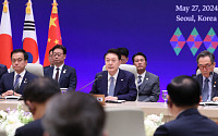 尹대통령 “굳건한 3국 협력 외연 확장 기대...한일중 새로운 출발”