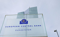ECB 6월 주요국 첫 피벗 청신호…수석 이코노미스트 “인하 준비 돼”